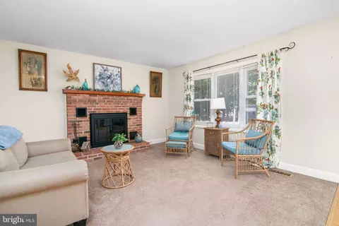 Living - 21633 Wetipquin Rd, Quantico, MD 21856 photo 3 of 6