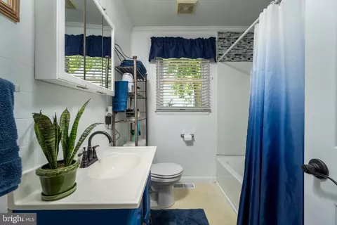 Bath - 609 Roger St, Salisbury, MD 21804 photo 1 of 1