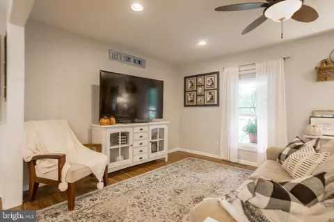 Entry Way - 26872 Pratt Rd, Salisbury, MD 21801 photo 3 of 5