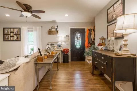 Entry Way - 26872 Pratt Rd, Salisbury, MD 21801 photo 2 of 5