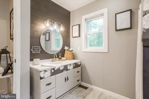 Bath - 26872 Pratt Rd, Salisbury, MD 21801 photo 2 of 4