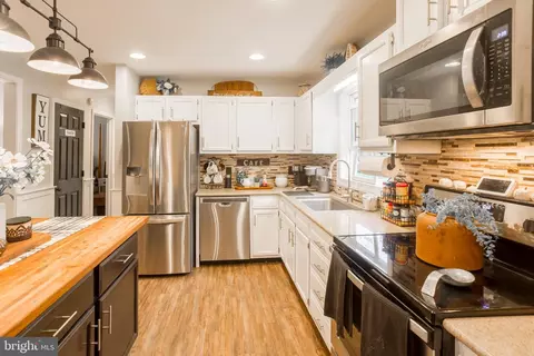Kitchen - 26872 Pratt Rd, Salisbury, MD 21801 photo 2 of 2