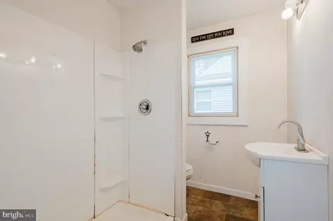 Bath - 1925 Pine Way, Salisbury, MD 21804 photo 1 of 1