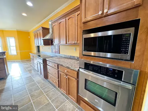 Kitchen - 32289 Mount Hermon Rd, Salisbury, MD 21804 photo 3 of 4