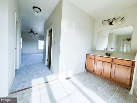 Entry Way - 32289 Mount Hermon Rd, Salisbury, MD 21804 photo 10 of 17