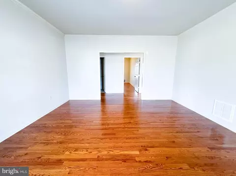 Living - 32289 Mount Hermon Rd, Salisbury, MD 21804 photo 8 of 15
