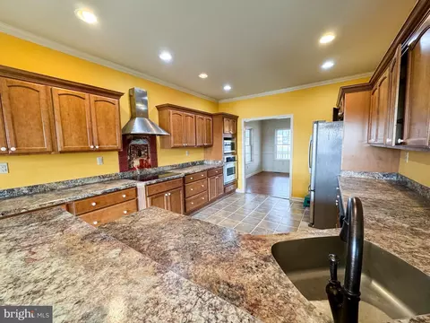 Kitchen - 32289 Mount Hermon Rd, Salisbury, MD 21804 photo 2 of 4