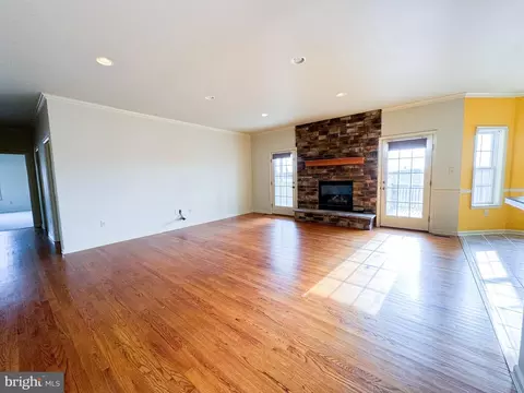 Living - 32289 Mount Hermon Rd, Salisbury, MD 21804 photo 2 of 15