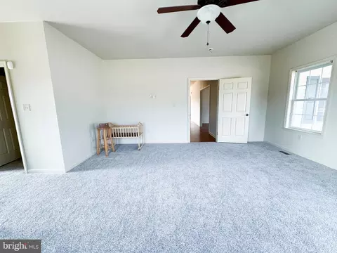 Living - 32289 Mount Hermon Rd, Salisbury, MD 21804 photo 11 of 15