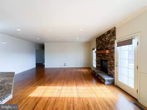 Living - 32289 Mount Hermon Rd, Salisbury, MD 21804 photo 4 of 15