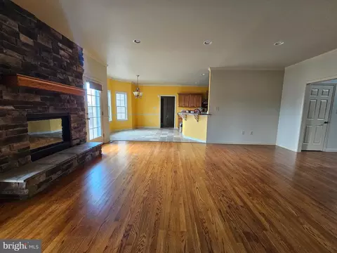 Living - 32289 Mount Hermon Rd, Salisbury, MD 21804 photo 3 of 15