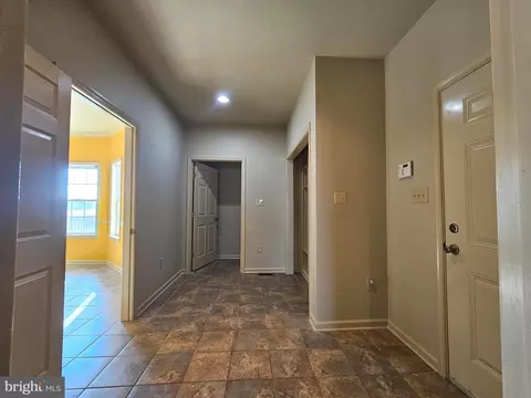 Entry Way - 32289 Mount Hermon Rd, Salisbury, MD 21804 photo 5 of 17
