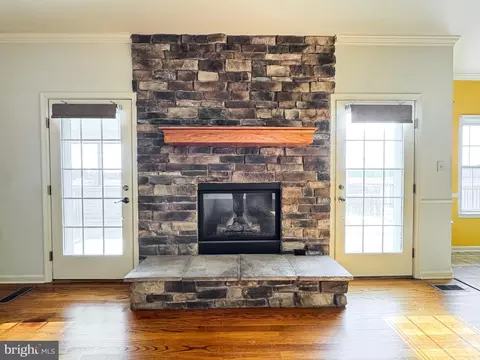 Living - 32289 Mount Hermon Rd, Salisbury, MD 21804 photo 5 of 15