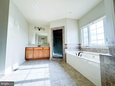 Bath - 32289 Mount Hermon Rd, Salisbury, MD 21804 photo 2 of 6