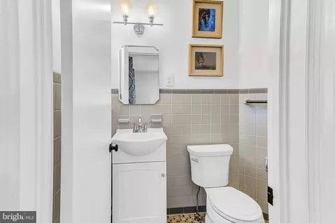 Bath - 421 Pine Bluff Rd, Salisbury, MD 21801 photo 1 of 2