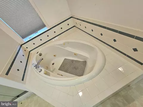 Bath - 30100 Providence Dr, Salisbury, MD 21804 photo 5 of 10