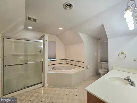 Bath - 30100 Providence Dr, Salisbury, MD 21804 photo 3 of 10