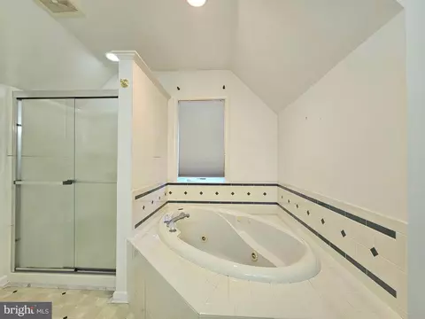Bath - 30100 Providence Dr, Salisbury, MD 21804 photo 6 of 10