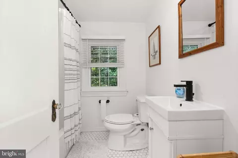 Bath - 309 Locust Ter, Salisbury, MD 21801 photo 1 of 2