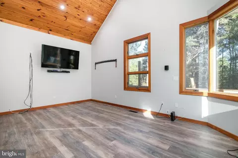 Living - 27268 Riverside Drive Ext, Salisbury, MD 21801 photo 1 of 9
