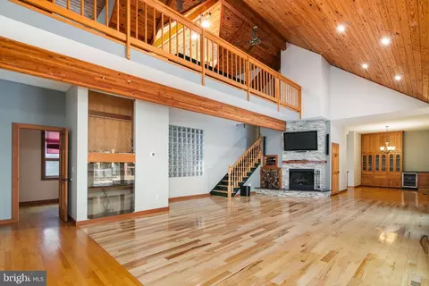 Living - 27268 Riverside Drive Ext, Salisbury, MD 21801 photo 4 of 9