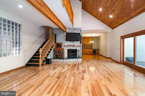 Living - 27268 Riverside Drive Ext, Salisbury, MD 21801 photo 6 of 9