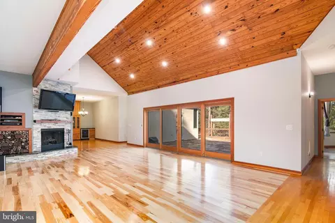 Living - 27268 Riverside Drive Ext, Salisbury, MD 21801 photo 5 of 9