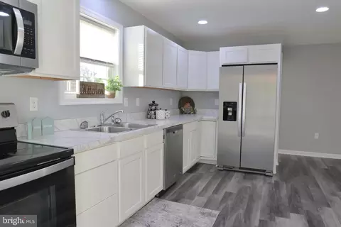 Kitchen - 516 Bailey Ln, Salisbury, MD 21801 photo 2 of 2