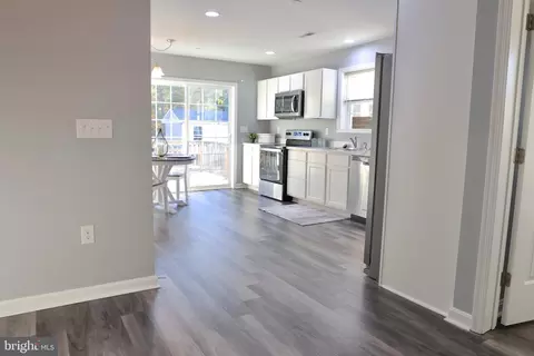 Entry Way - 516 Bailey Ln, Salisbury, MD 21801 photo 4 of 6