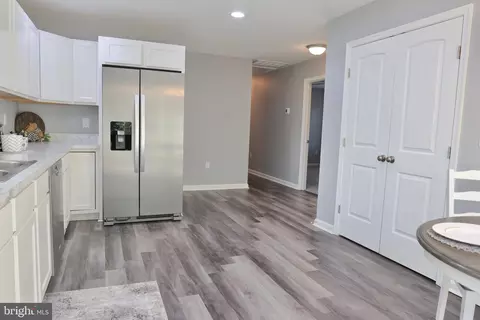 Entry Way - 516 Bailey Ln, Salisbury, MD 21801 photo 6 of 6