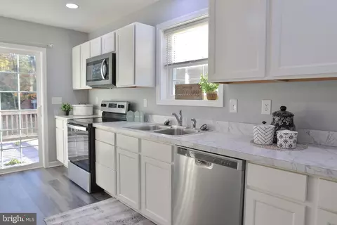 Kitchen - 516 Bailey Ln, Salisbury, MD 21801 photo 1 of 2