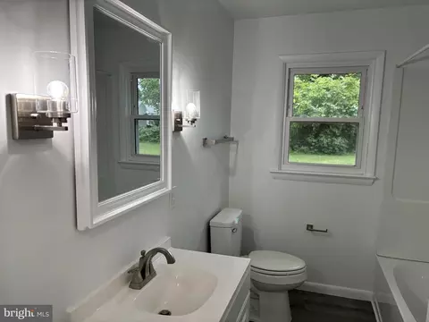 Bath - 103 Downing St, Hebron, MD 21830 photo 3 of 6