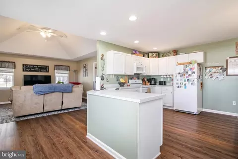 1446 E Sandy Acres Dr, Salisbury, MD 21804 photo 3