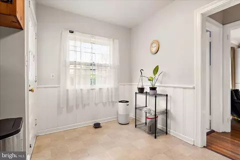 Entry Way - 228 S Clairmont Dr, Salisbury, MD 21801 photo 3 of 6