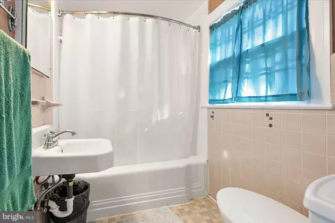Bath - 228 S Clairmont Dr, Salisbury, MD 21801 photo 2 of 2