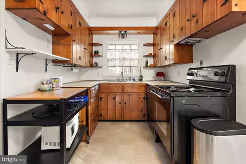 Kitchen - 228 S Clairmont Dr, Salisbury, MD 21801 photo 2 of 3