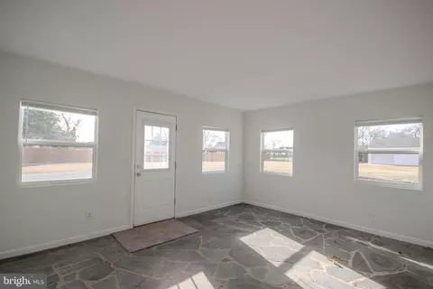 Living - 522 E Main St, Fruitland, MD 21826 photo 9 of 10
