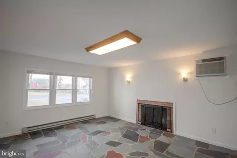 Living - 522 E Main St, Fruitland, MD 21826 photo 6 of 10