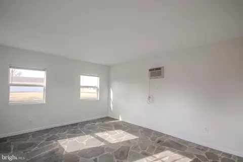 Living - 522 E Main St, Fruitland, MD 21826 photo 8 of 10