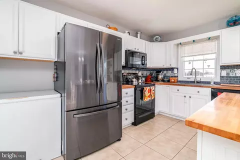 Kitchen - 122 Chapel Branch Dr, Hebron, MD 21830 photo 4 of 5