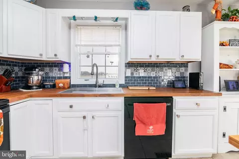 Kitchen - 122 Chapel Branch Dr, Hebron, MD 21830 photo 2 of 5