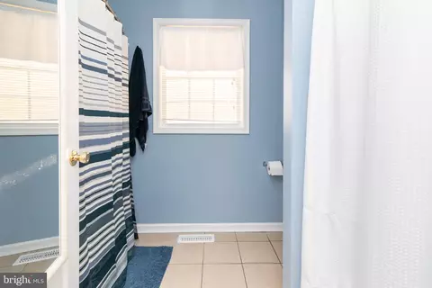Entry Way - 122 Chapel Branch Dr, Hebron, MD 21830 photo 6 of 8