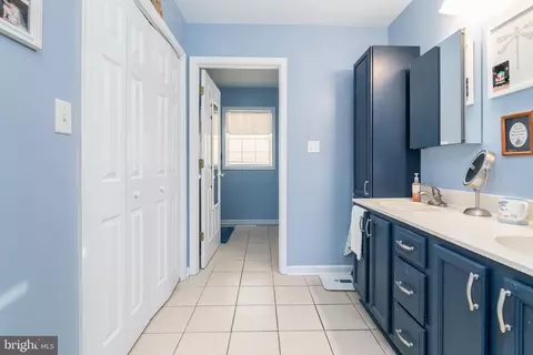 Entry Way - 122 Chapel Branch Dr, Hebron, MD 21830 photo 5 of 8