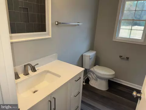 Bath - 406 Bailey Ln, Salisbury, MD 21801 photo 4 of 4