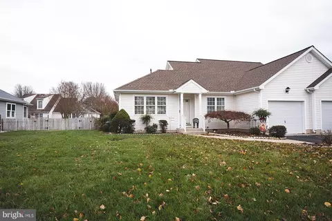 925 W Schumaker Manor Dr, Salisbury, MD 21804