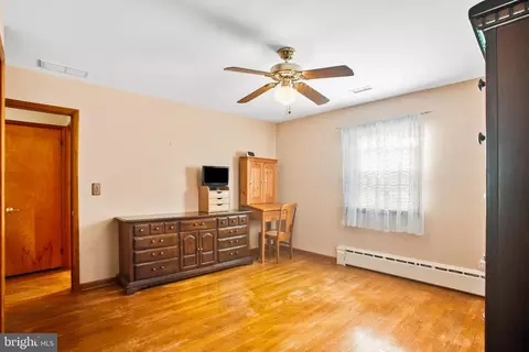 Bedroom - 4541 Tyaskin Rd, Tyaskin, MD 21865 photo 1 of 9
