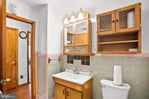 Bath - 4541 Tyaskin Rd, Tyaskin, MD 21865 photo 2 of 4