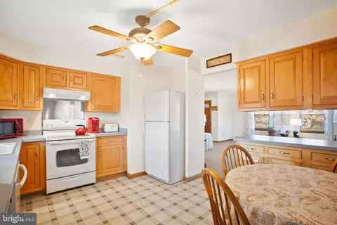 Kitchen - 4541 Tyaskin Rd, Tyaskin, MD 21865 photo 4 of 4
