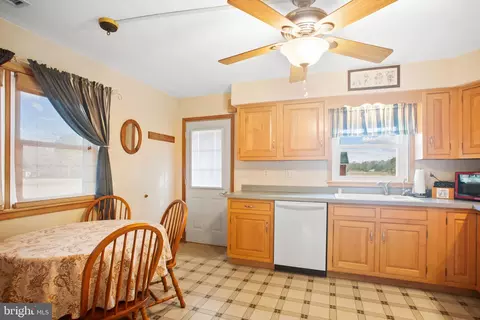 Kitchen - 4541 Tyaskin Rd, Tyaskin, MD 21865 photo 2 of 4