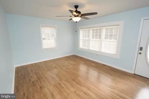Living - 28144 Stanford Rd, Eden, MD 21822 photo 2 of 4